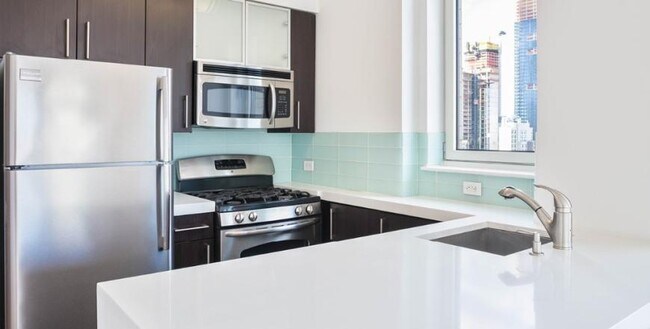Building Photo - 3 bedroom in New York NY 10018