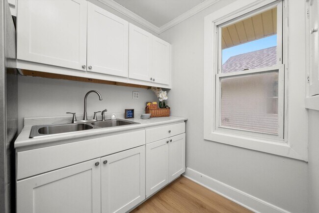 Building Photo - 608 Glenwood Ave