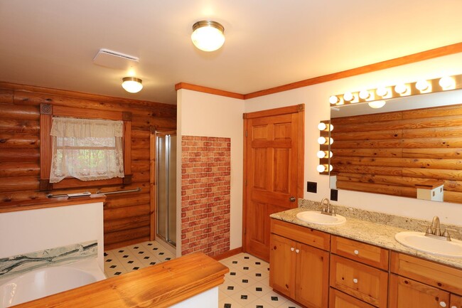 Building Photo - Gorgeous Log Cabin near West Lafayette!