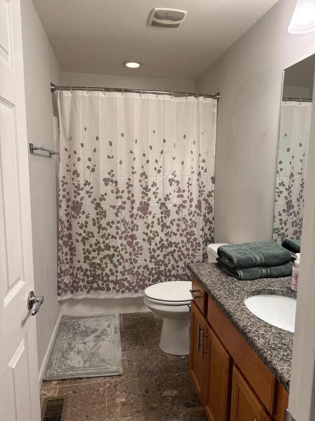 Building Photo - 516 Borden Rd