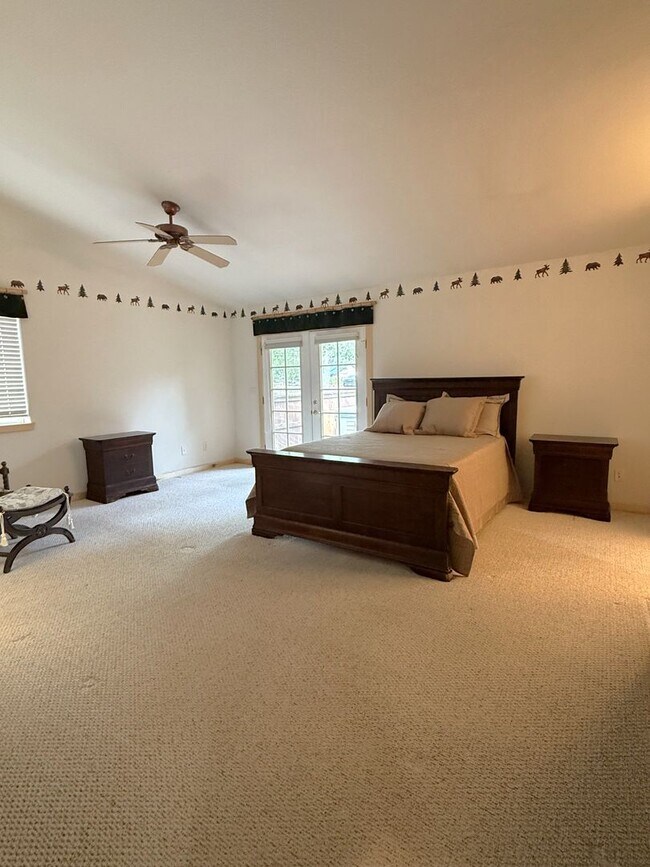 Building Photo - Beautiful 3BD/2BA Home In Lake Forest Comm...