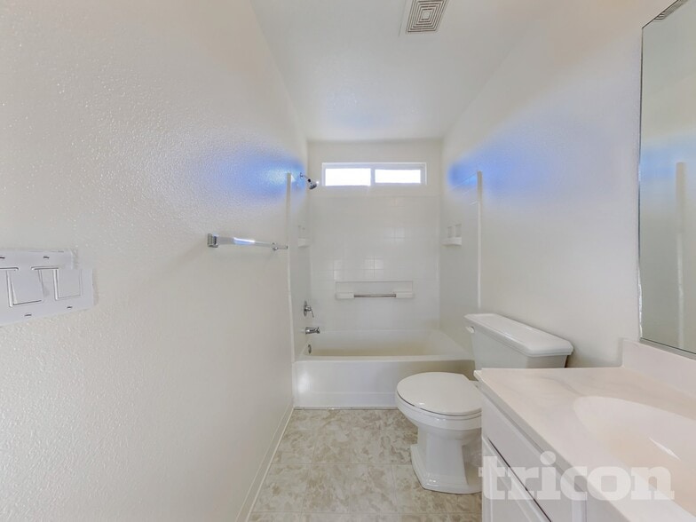 Building Photo - 17688 Feather River Ct