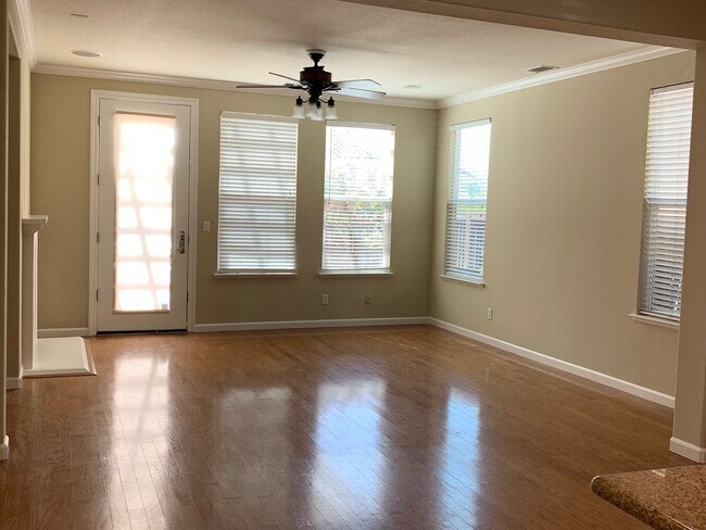 Building Photo - Stunning 4 bed/2.5 bath home in San Ramon