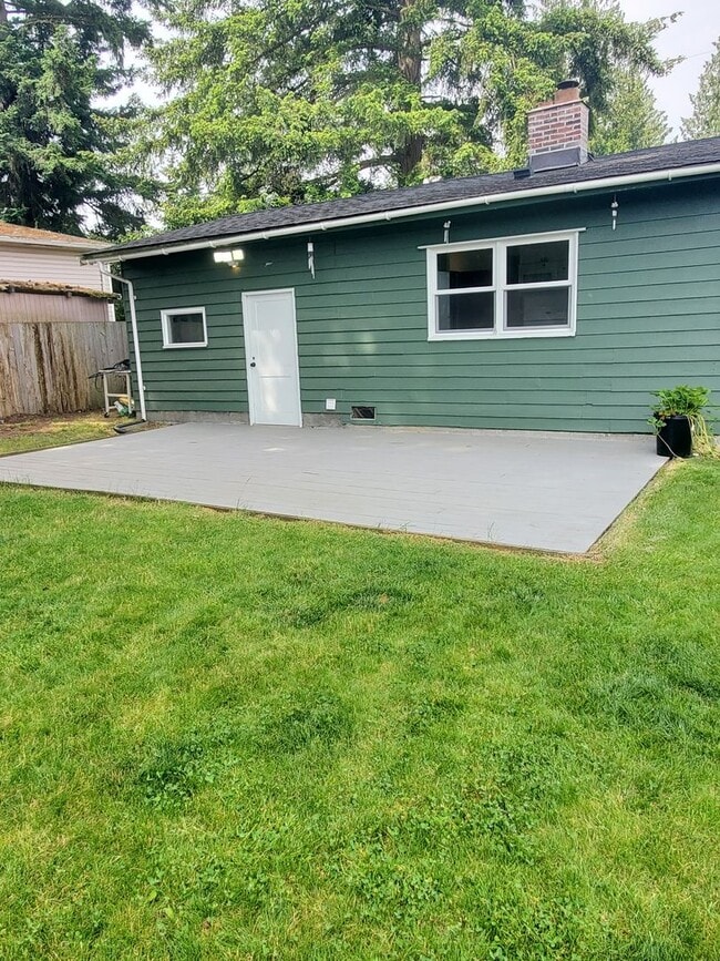 Building Photo - Welcome to Your Lynnwood Retreat!