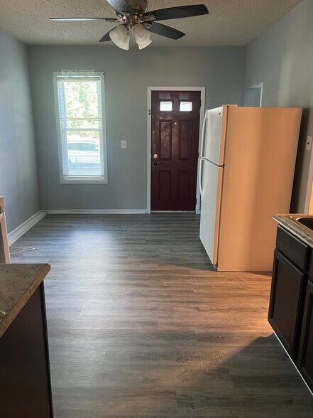 Building Photo - 4656 DuPont Ave N