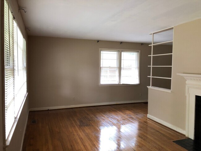 Building Photo - 507 Dogwood St