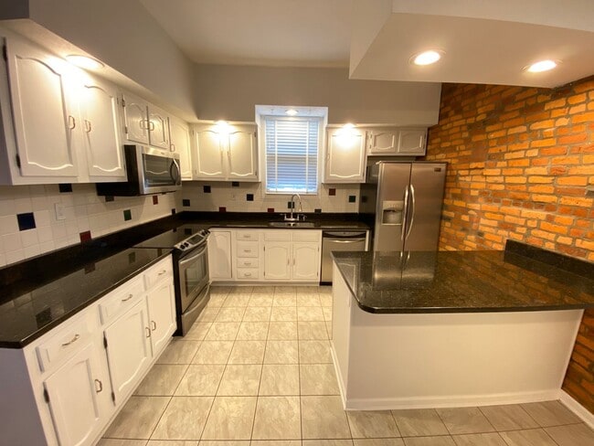Building Photo - Beautiful Italian Village Single Family House!