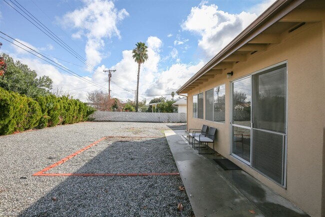 Building Photo - 2 br, 1 bath House - 26160 Falsterbor Drive