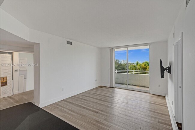 Building Photo - 2775 NE 187th St