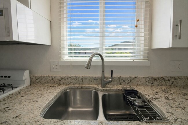 Building Photo - 2067-2071 Story St