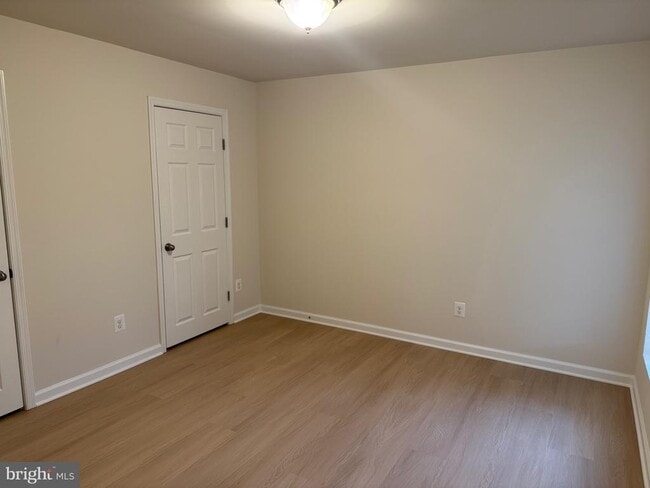 Building Photo - 6231 Glen Wood Loop