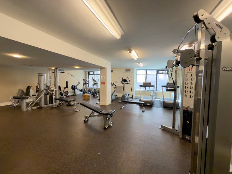 Building Photo - 2911 2nd Ave