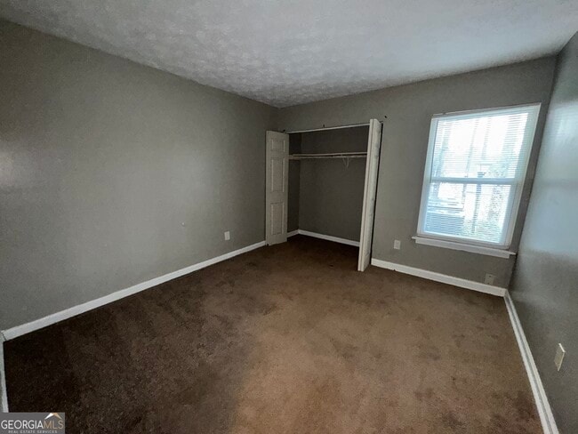 Building Photo - 3575 Oakvale Rd