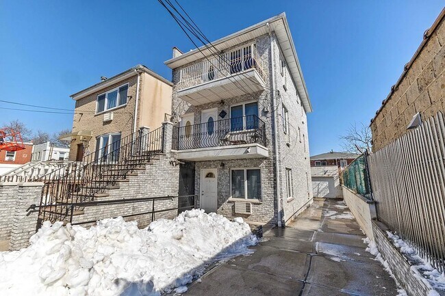 Building Photo - 60-63-63 60th Ln