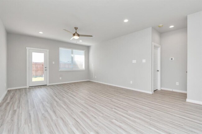 Building Photo - 3020 Gunnersbury Dr
