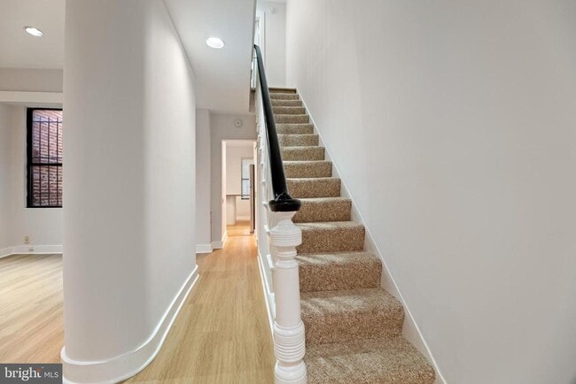 Building Photo - 1522 Swann St NW