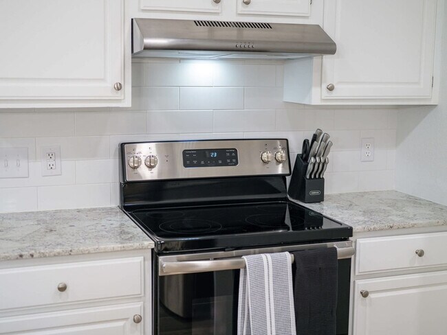 Building Photo - 1 Iris Way