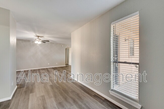 Building Photo - 8110 Skillman St