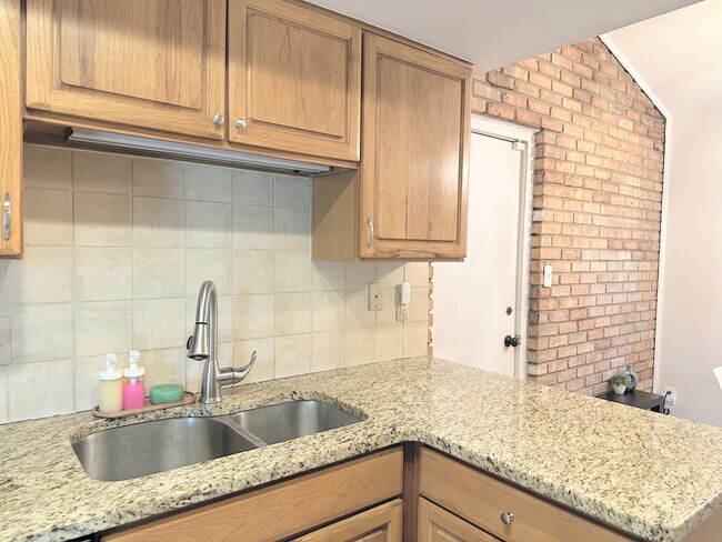 Kitchen - 3045 Moon Lake Dr