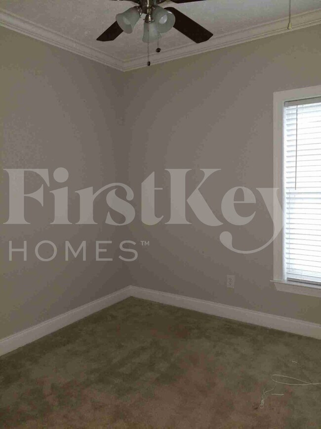 Building Photo - 1911 Chestnut Oak Ln