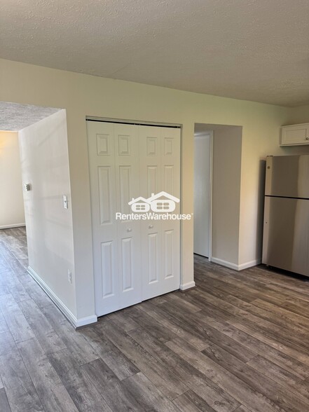 Building Photo - 455 Broadwater Rd