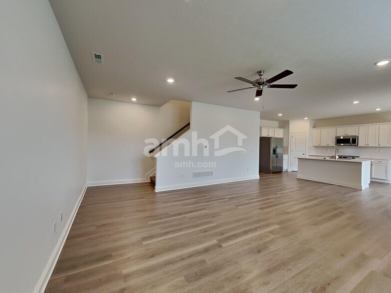 Building Photo - 9175 Henley Ave