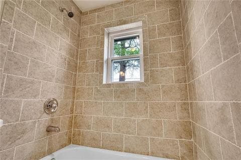 Building Photo - 2312 Sauvage Ave