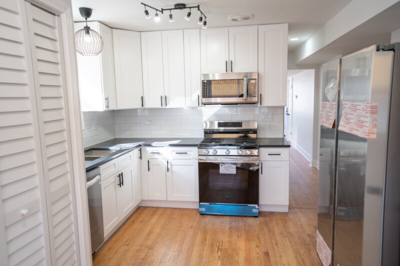 Primary Photo - 5735 W Addison St