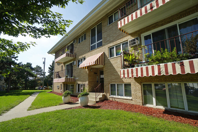 Building Photo - Xerxes Apartments