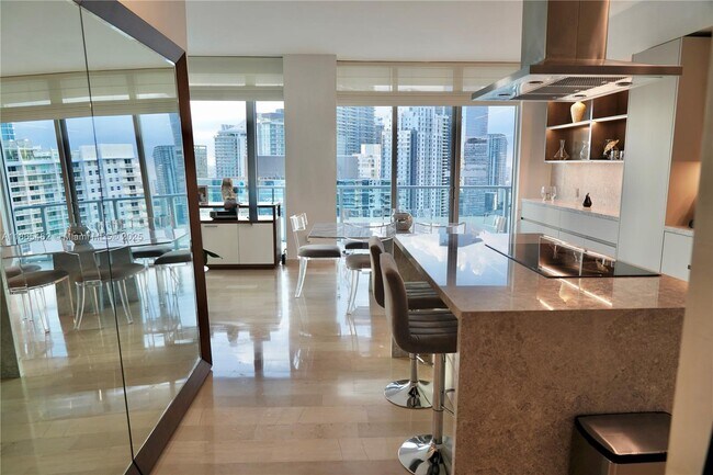 Building Photo - 1300 Brickell Bay Dr