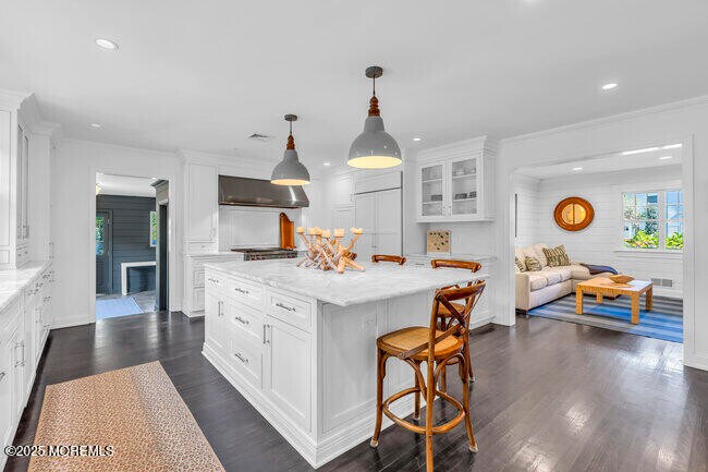 Building Photo - 12 Red Oak Dr