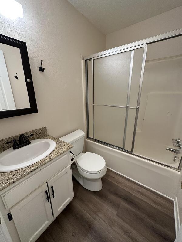 Building Photo - 16310 South Boulevard - 5