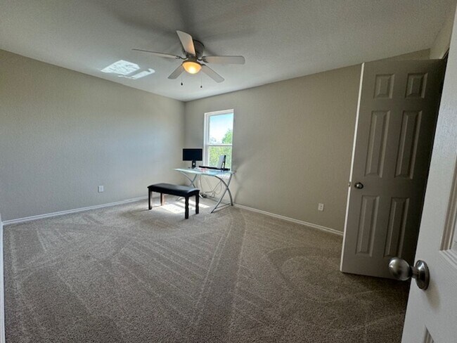Building Photo - Super Nice! Featuring 4 bedroom/ 3 bath