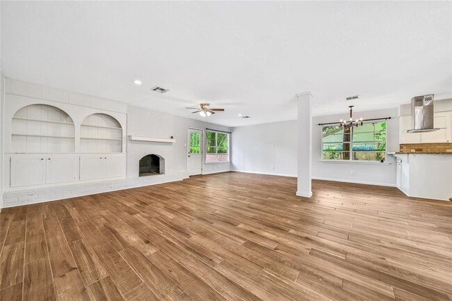 Building Photo - 259 Spring Pines Dr