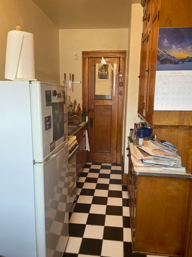 Kitchen - 2507 Nicollet Ave