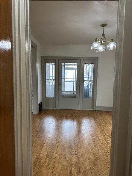 Building Photo - 401 N Hubbard St