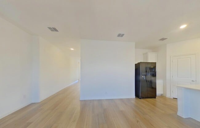 Building Photo - Beautifully Renovated 4-Bedroom Home with Premium Finishes