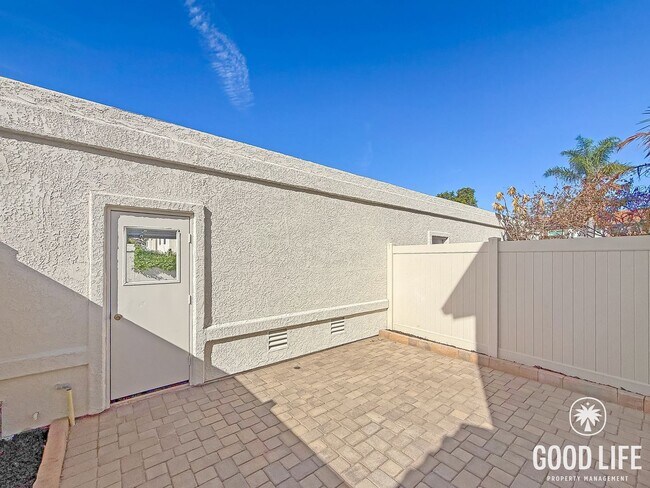 Building Photo - Stunning 2B/2.5BA Condo in Carlsbad For Lease!