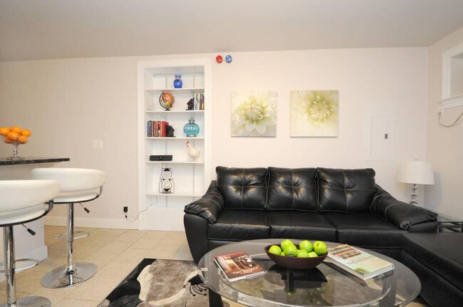 Building Photo - 724 East Capitol St NE