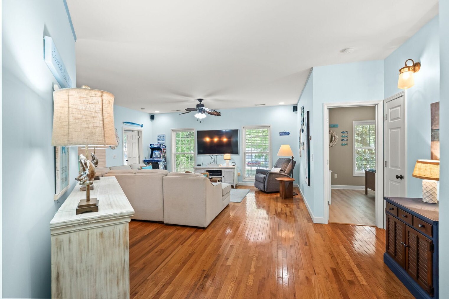 Building Photo - 306 Pine St S