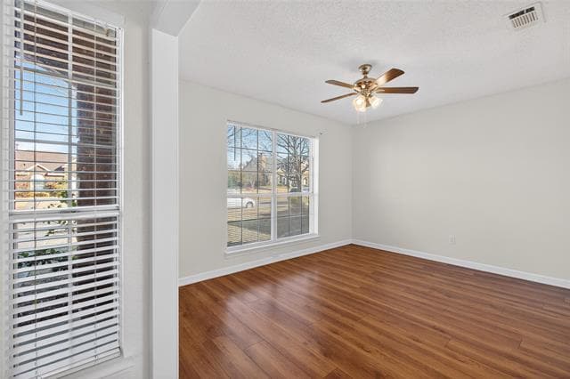 Building Photo - 1302 Silver Maple Dr