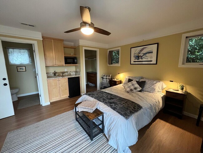 Building Photo - 6718 SW 36th Ave