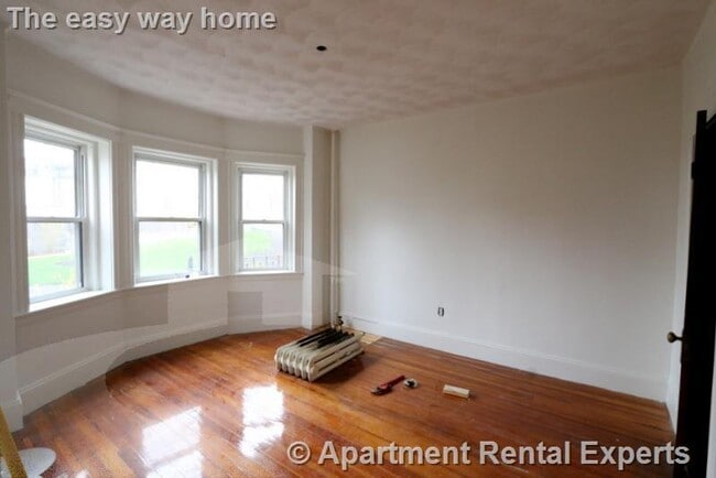 Building Photo - 163 Summer St