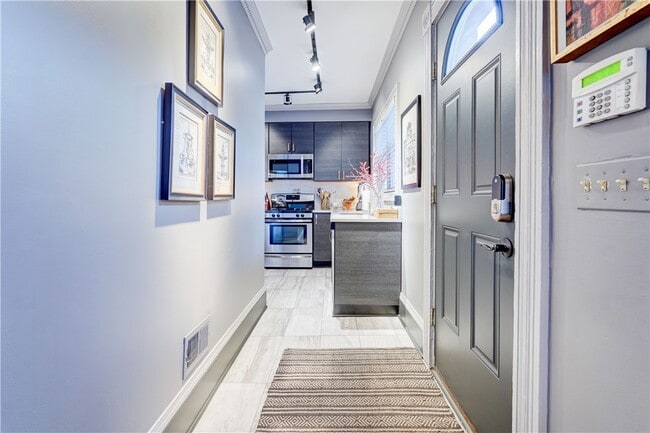 Building Photo - 249 S Goodman St