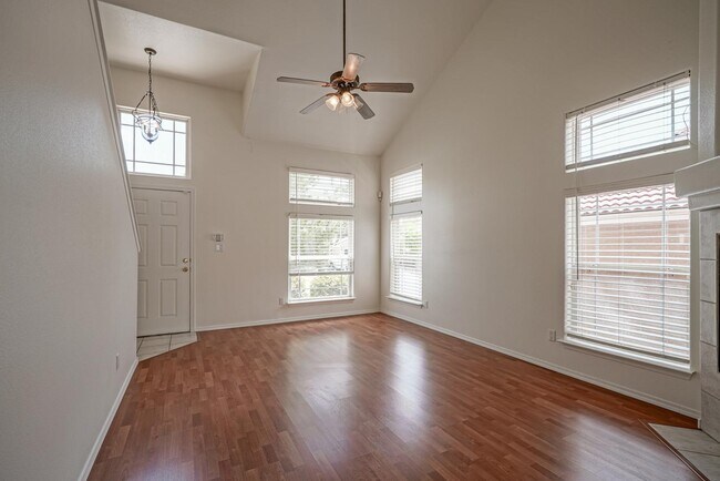 Building Photo - 10427 Crosscut Dr NW