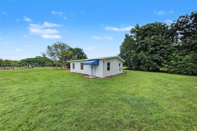 Building Photo - 15365 SW 206th Ave