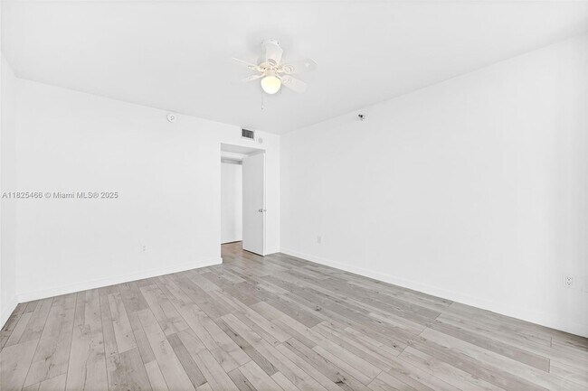 Building Photo - 20505 E Country Club Dr