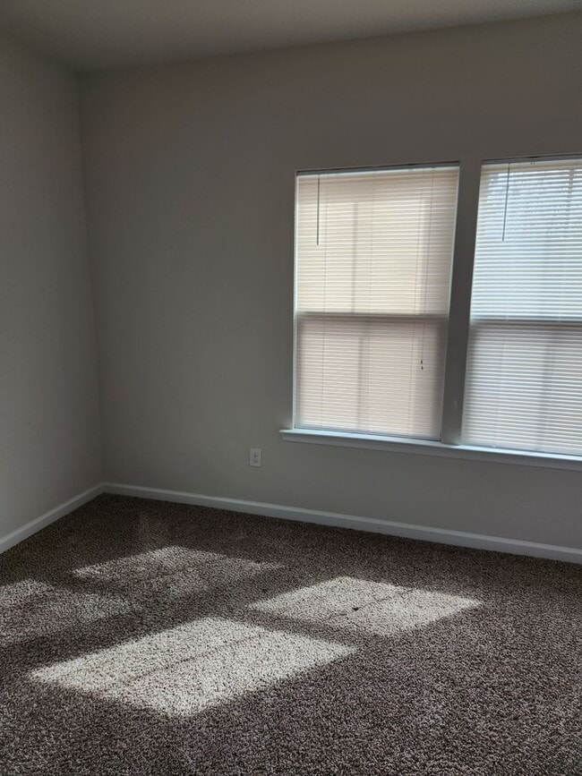 Building Photo - Modern 3 bed Townhouse-Foxcreek Subdivision -Moseley/Chesterfield