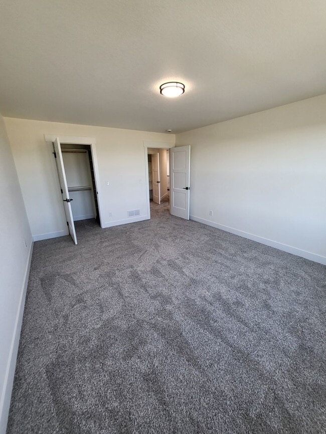 Building Photo - Beautiful Newly Built 3 Bedroom 2.5 Bath Townhome In Sweetgrass!!!!!