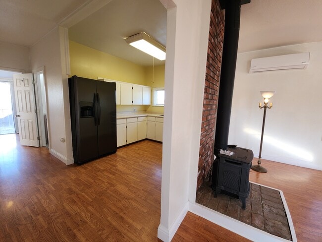 Building Photo - 9411 Windmill St